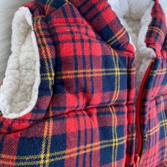Old Navy toddler boys vest Size 12-18 months red plaid flannel warm fleece lined - Picture 2 of 6